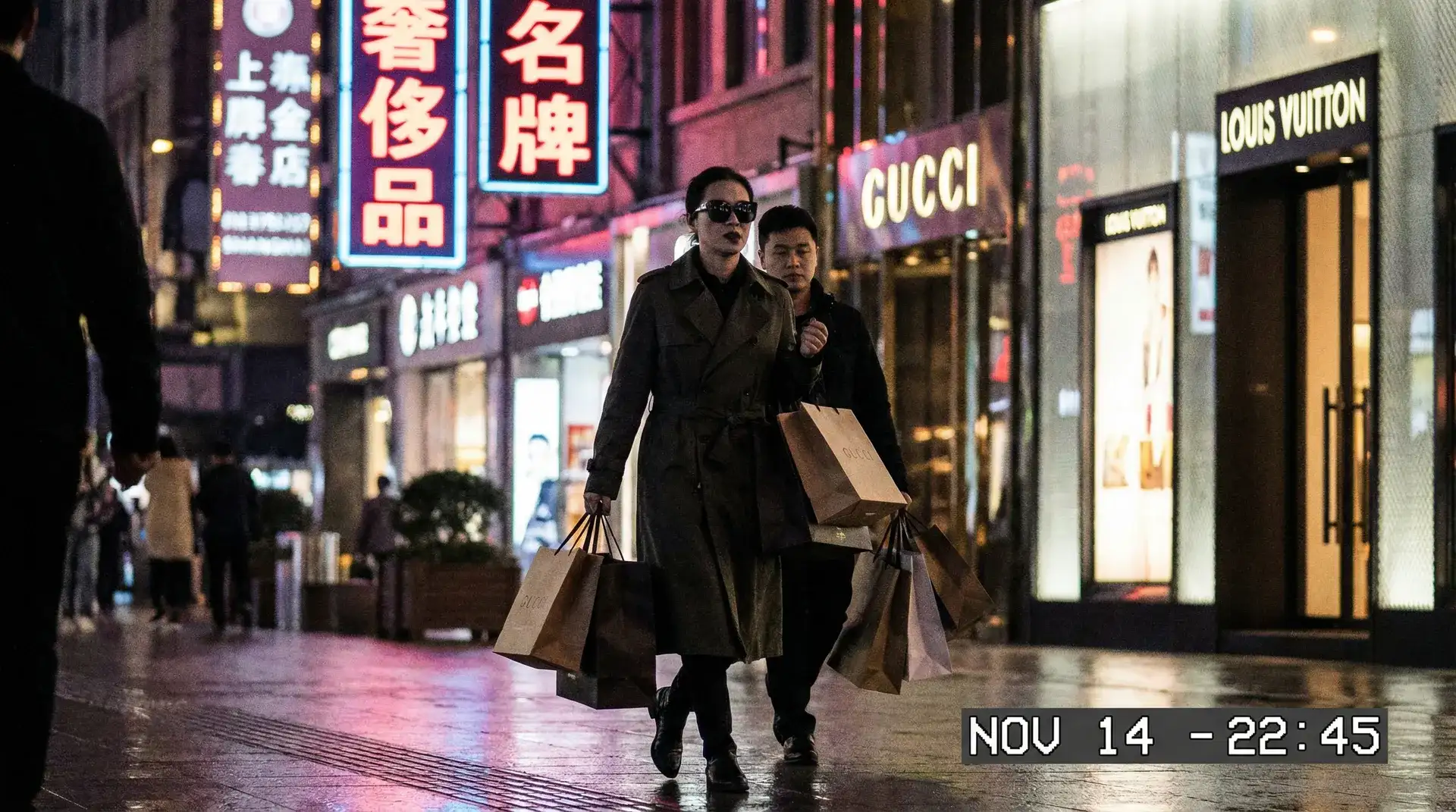 大江体育app - 奢侈品购物被拍